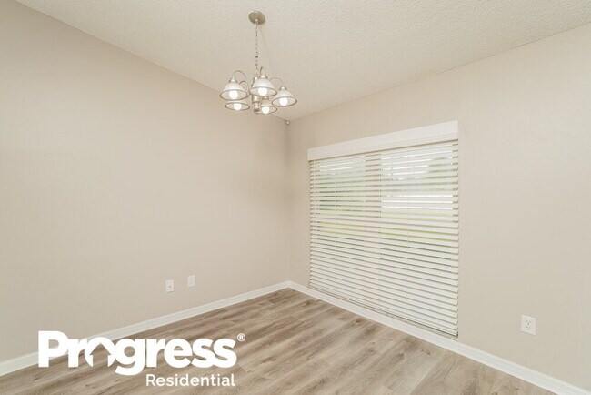 Building Photo - 1749 Lakeview Village Dr