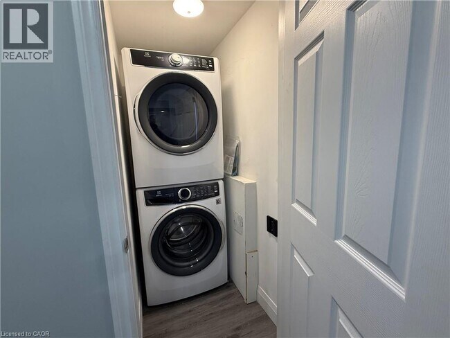 Photo du bâtiment - 198 Glennie Ave