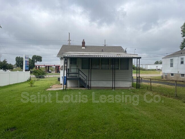 Building Photo - 6822 N Hanley Rd