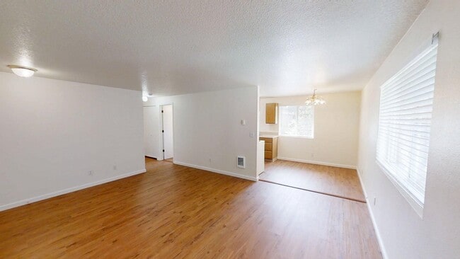 Building Photo - 618 NE 93rd Ave