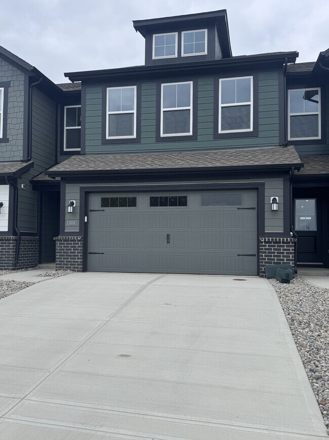 Building Photo - 15214 Swallow Fls Wy