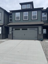 Building Photo - 15214 Swallow Fls Wy