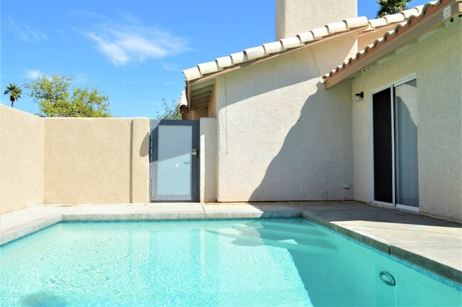 Building Photo - Cozy La Q Cove Long Term Rental Available Now!