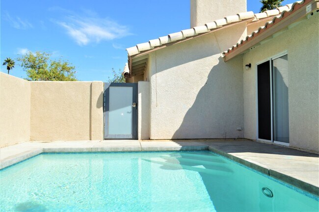 Foto del edificio - Cozy La Q Cove Long Term Rental Available Now!