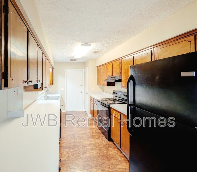 Building Photo - 1682 Aletha Manor