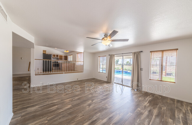Building Photo - 8719 W Sierra Vista Dr