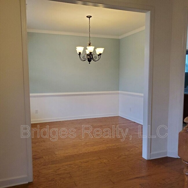 Building Photo - 202 High Meadows Cir