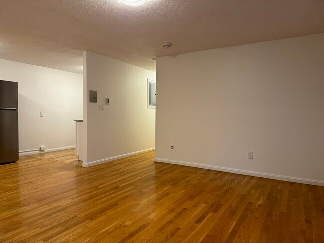 Building Photo - 802 Willard St