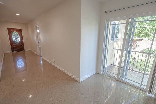 Foto del edificio - COMING SOON! Spacious Single-Story 3-Bedro...