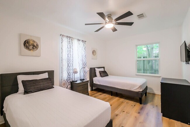 Foto del edificio - 6705 Lodge St