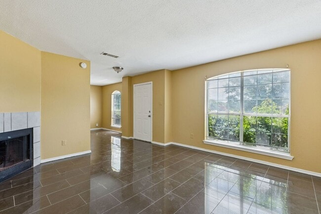 Building Photo - 12719 Bluffview Dr