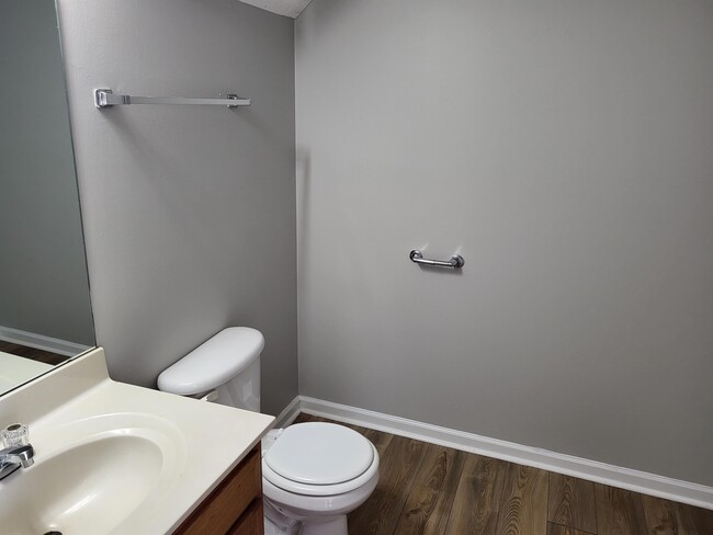 Foto del edificio - 341 E Irvine St