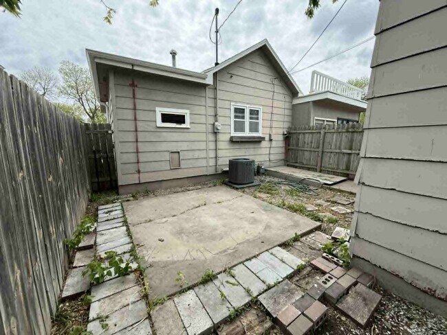 Foto del edificio - **Move in Ready** 3 bedroom close to downtown!