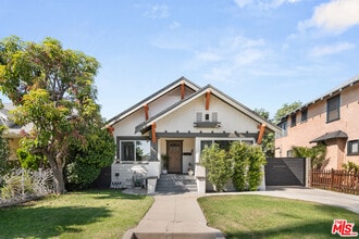 Building Photo - 1231 W 49th St