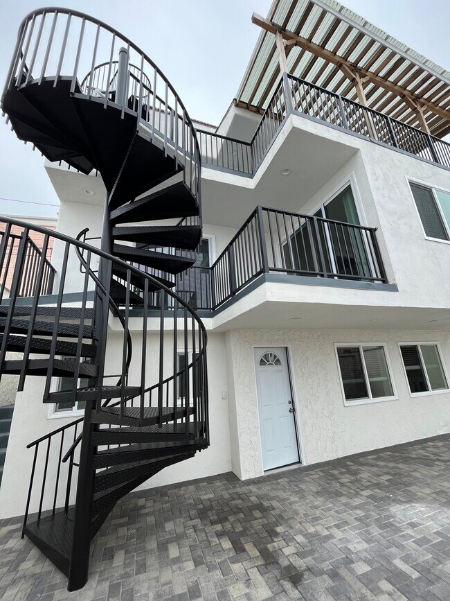 Foto del edificio - 945 Montgomery Dr