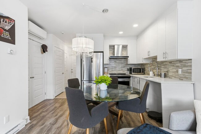 Photo du bâtiment - 2560 Rue Bossuet