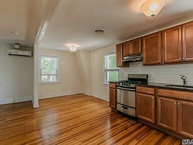 Foto del edificio - 84 Woodbury Rd