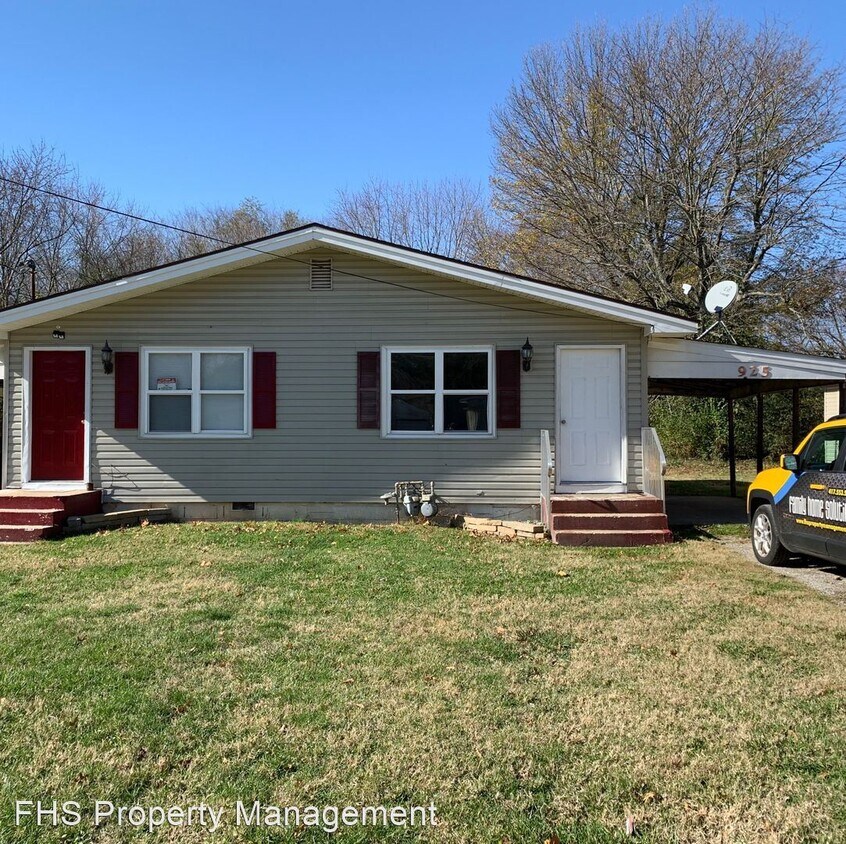 Primary Photo - 2 br, 1 bath House - 925 N Fulbright Ave
