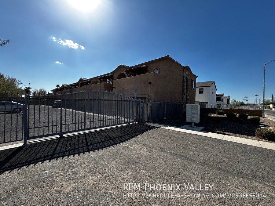 *GATED* Central Phx Community; End Unit *N... Condo for Rent in