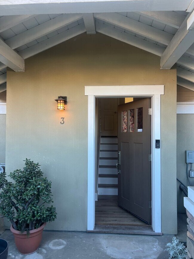 Foto del edificio - Modern 2-Bed, 2.5-Bath Townhome in Gardena – Stylish Living with Spacious Comfort!