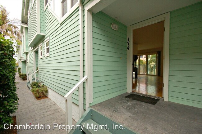 Building Photo - 2 br, 2.5 bath House - 174 Walnut Ave