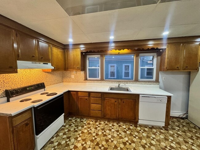 Building Photo - 95 Kidder Ave