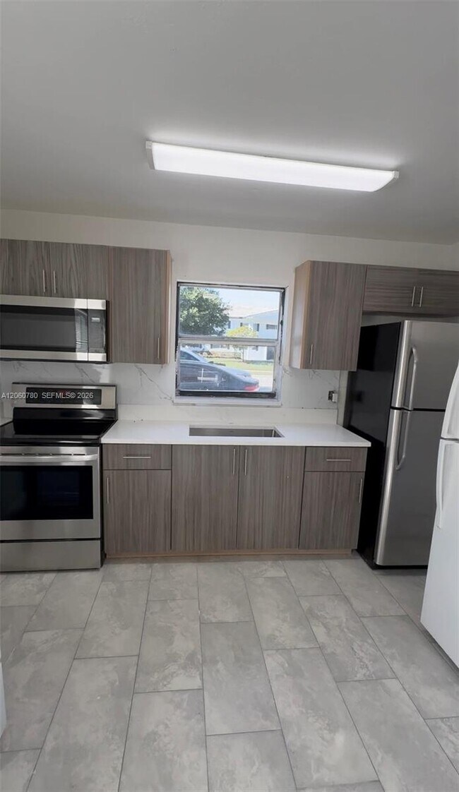 Foto del edificio - 4119 Woodside Dr
