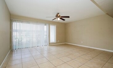 Building Photo - 2822 S Bartell Dr