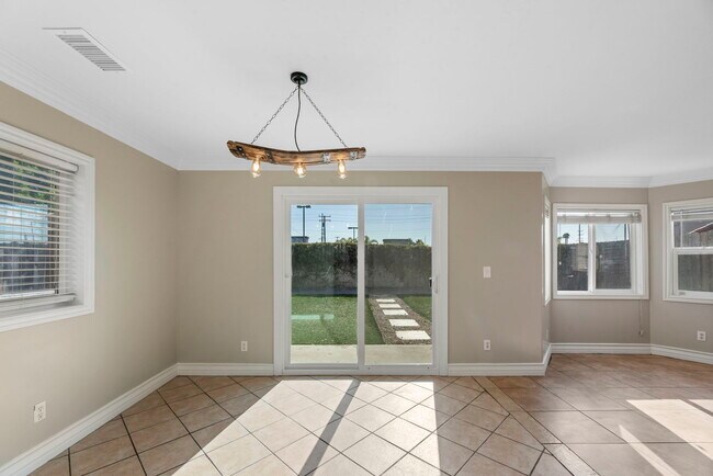 Building Photo - 4845 W 115th St