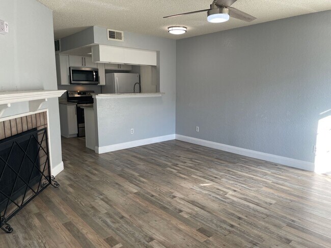 Building Photo - Briarpark Village