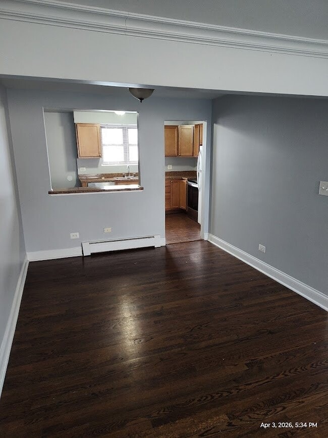 Foto del edificio - 9016 Lamon Ave