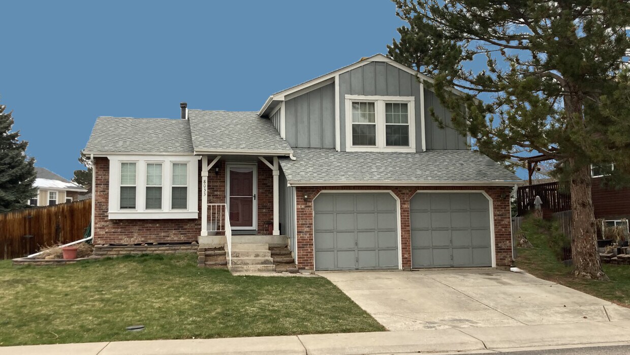 Corner lot house - 8033 S Garrison Way (Littleton, CO)