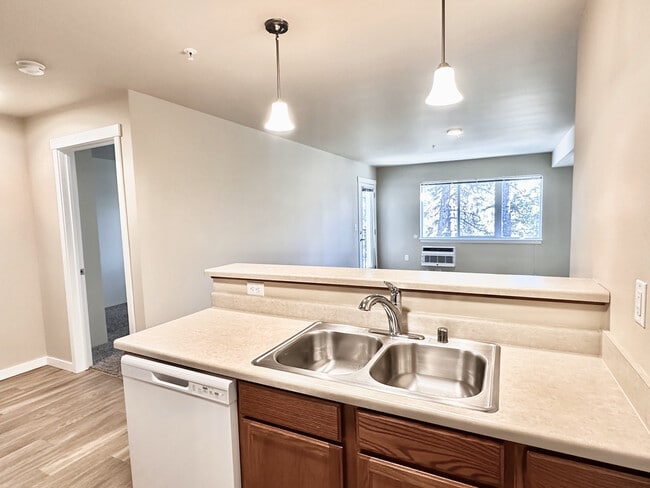 1BR, 1BA - 647SF - Assembly Trail