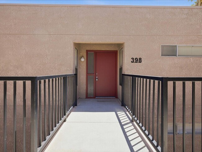 Foto del edificio - Breathtaking Mountain Views from Dual Balconies – Spacious 2 Bed / 2 Bath