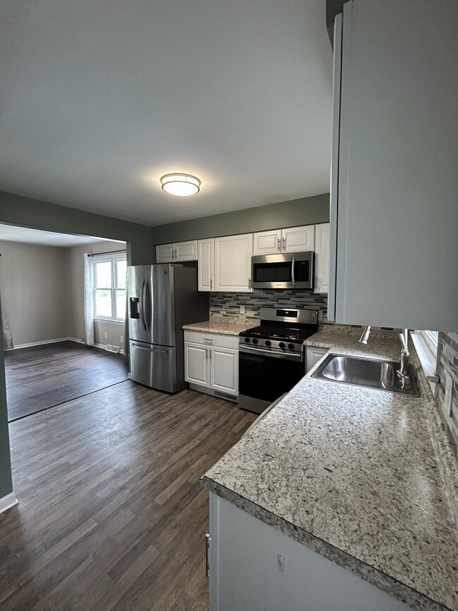 Kitchen - 626 W State Road 8