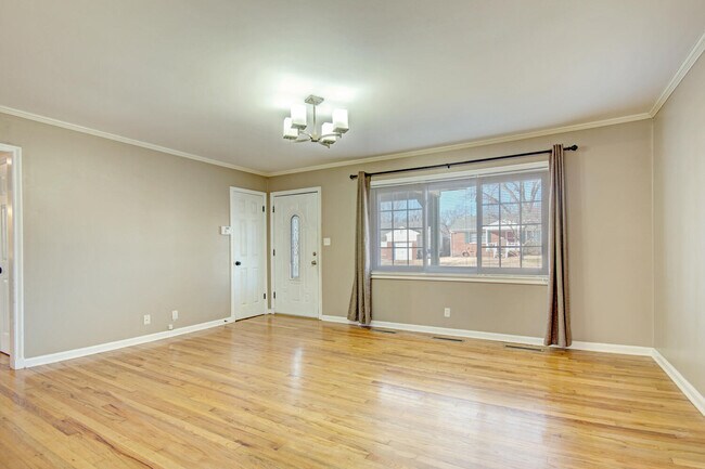 Building Photo - 2653 S Vandalia Ave