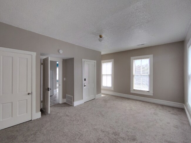 Foto del edificio - 424 W Main St