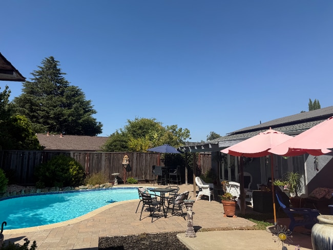 Building Photo - 1550 Bluebonnet Way