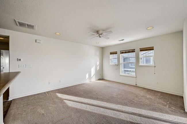 Building Photo - Two Bedroom Condo in Englewood