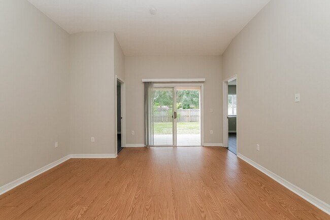 Foto del edificio - 3129 Pine Top Dr
