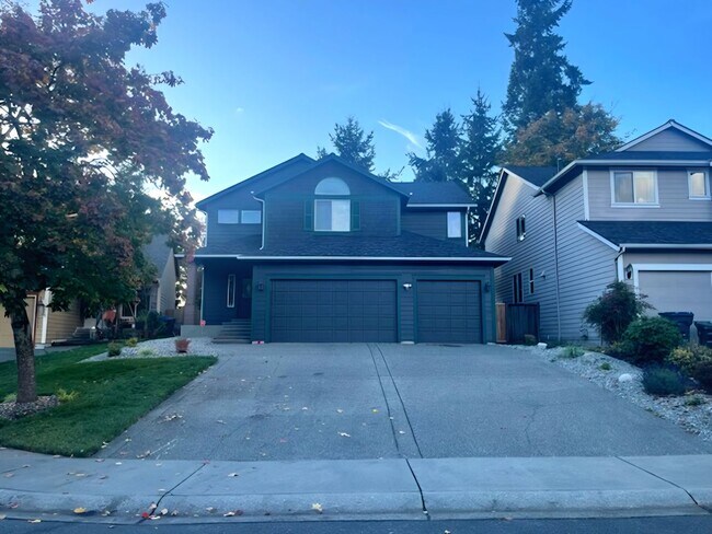 Building Photo - Spacious, Updated Puyallup Home with 3-Car Garage & Large Trex Deck!