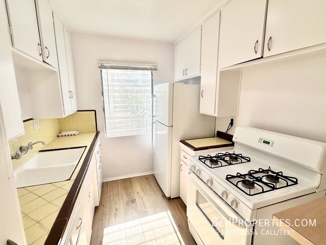 Foto del edificio - Updated Charming 1Bedroom 1Bathroom In Pri...