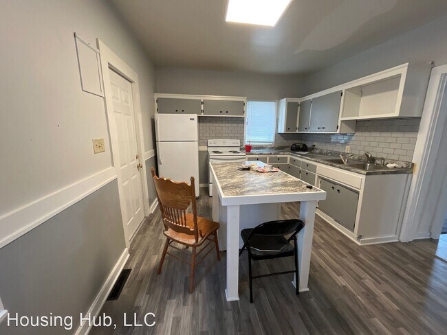 Building Photo - 4 br, 1 bath House - 840 4th St E