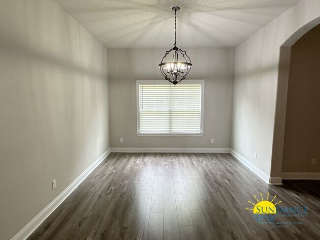 Foto del edificio - 5 Bedroom like new BEAUTIFUL Navarre home, call today!