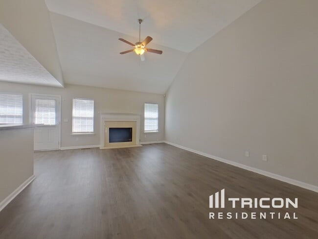 Building Photo - 6821 Hickory Hollow Dr