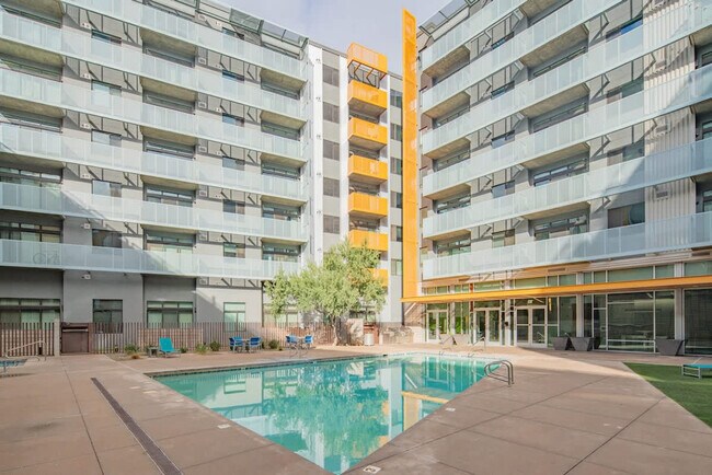 Foto del edificio - 333 E Roosevelt St