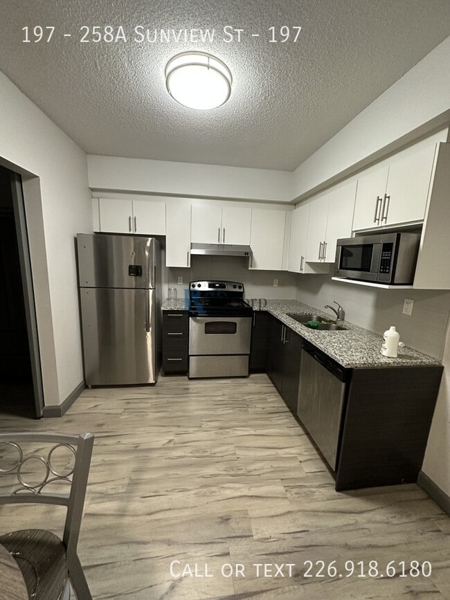 Building Photo - 258A-258A Sunview St
