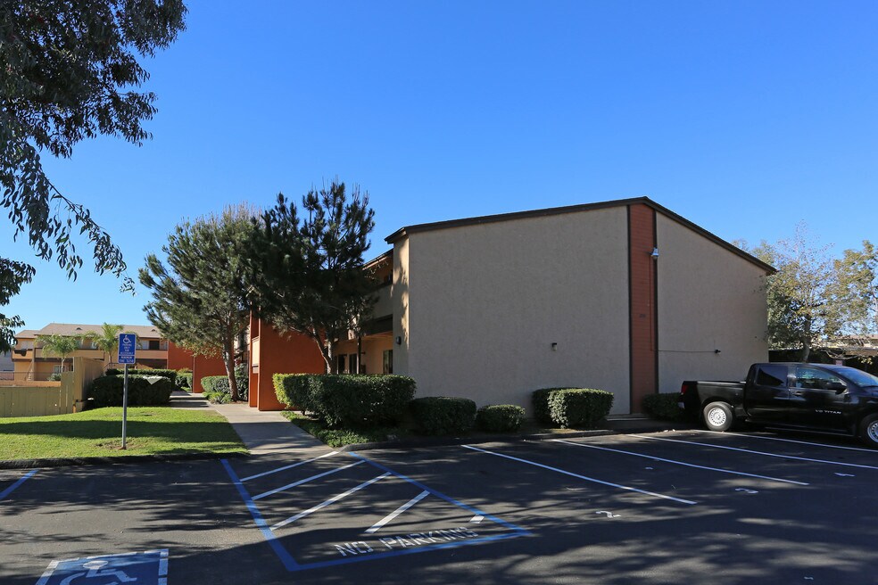 Primary Photo - 12547 Oak Knoll Rd