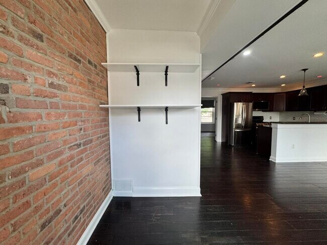 Building Photo - 270 3rd St
