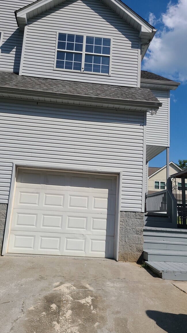 Cochera - 1526 Old Oak Ln